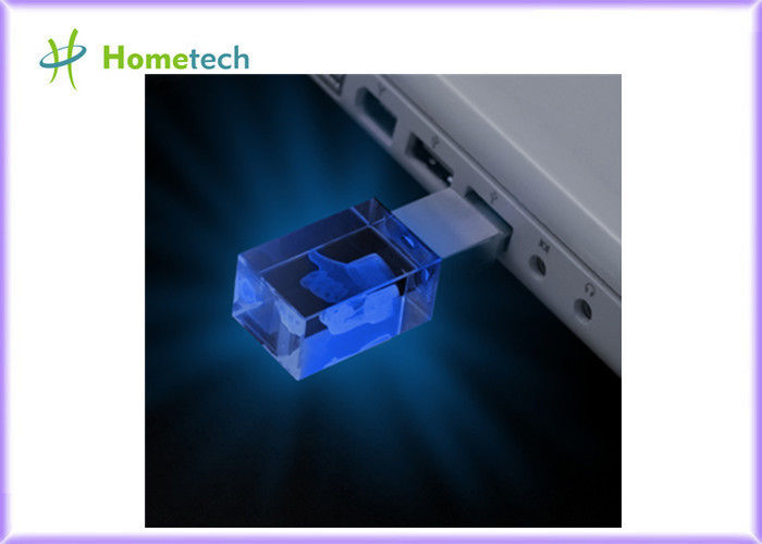 memoria USB en forma de corazón cristalina transparente 16GB con la luz llevada dentro del yoru posee el logotipo engaved