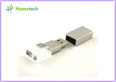 memoria USB en forma de corazón cristalina transparente 16GB con la luz llevada dentro del yoru posee el logotipo engaved